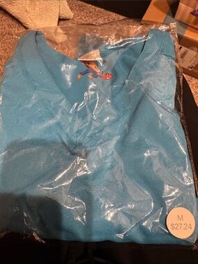 Women's V-Neck Top in Teal - Size M